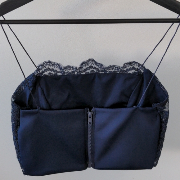 Navy lace crop tank top - Picture 2 of 4